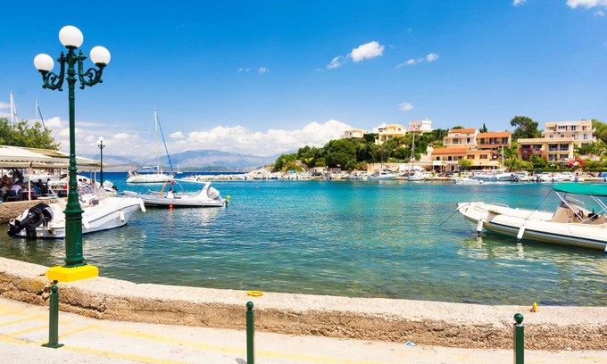 Kassiopi Apartment | Stylish Gound Floor Two Bedroom Flat in Kassiopi With Breakfast
