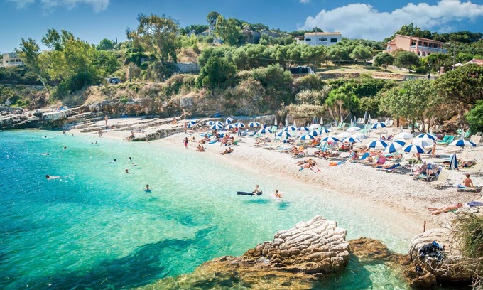 Kassiopi Apartment | Stylish Gound Floor Two Bedroom Flat in Kassiopi With Breakfast