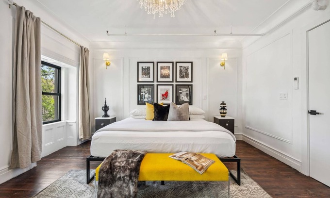 Hamilton Heights Hotel | Stylish Group Retreat –Sleeps 16 – Adults Only 18+