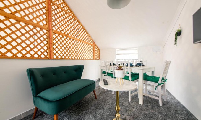 Maida Vale House | Stylish Holiday Home Groups-Families 3M