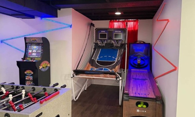 Kettering House | Stylish Home - Arcade + Theater + Kid Zone!