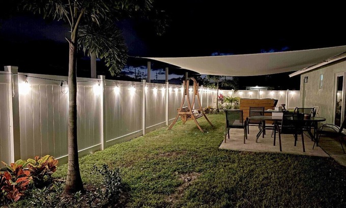 Jupiter House | Stylish home close to beaches and restaurants