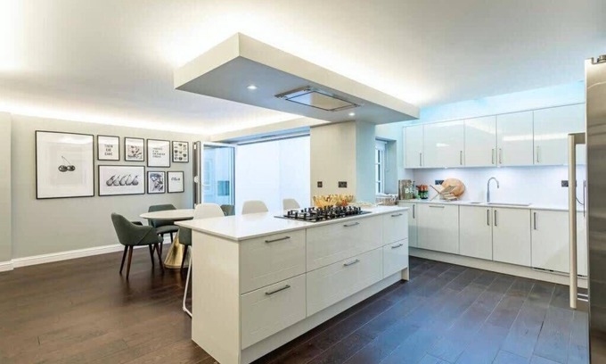 Windlesham House | Stylish Home - Wentworth/Sunningdale Golf Club