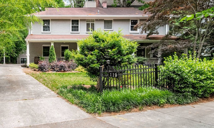 Inman Park Apartment | Stylish Inman Park Condo-Walk to Beltline & Eats!