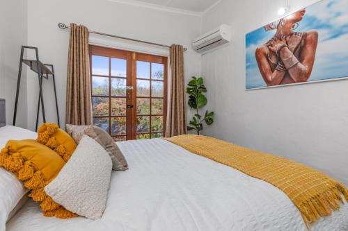 Lake Albert Villa | Stylish Lake Albert Cottage, Wagga Wagga