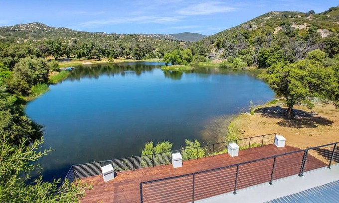 Descanso House | Stylish Lakefront -Backyard Fishing -near Julian