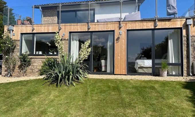 Box House | Stylish, light and airy property with wonderful views and garden.