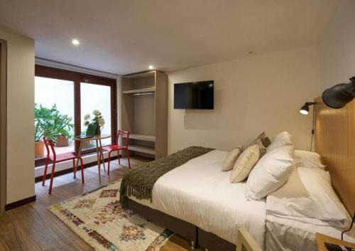 Financial District Apartment | Stylish Loft Ideal for Couples & Work 105