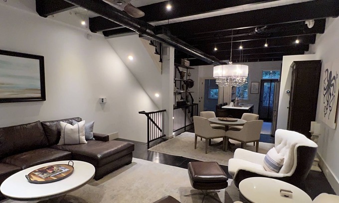 Habersham Condo | Stylish Loft in Habersham