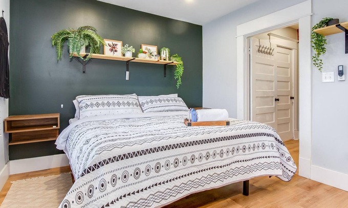 Southside Apartment | Stylish loft near SDF & Convention Center