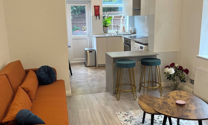 Finchley Apartment | Stylish London apartment with private garden