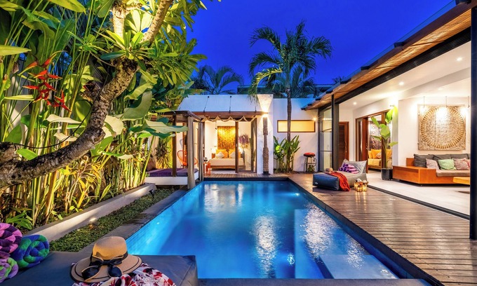 Kerobokan Villa | Stylish Lux Design, 5-mins drive to Beach, BBQ, Peaceful, Cozy & Fast WIFI.
