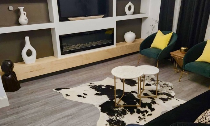 Alden Manor Apartment | Stylish Luxe Apartment