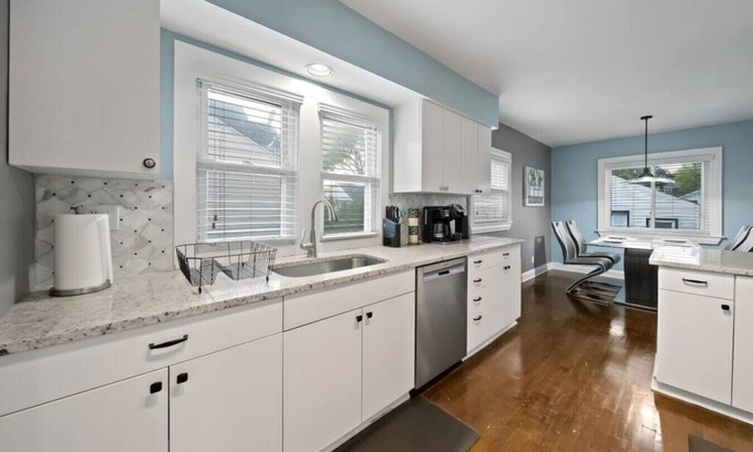 Birmingham House | Stylish Luxury 3bd home in Downtown Birmingham