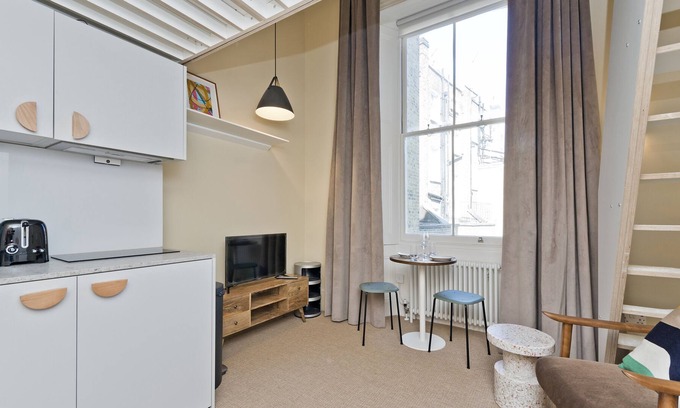 Camden Town with Primrose Hill Apartment | Stylish Mezzanine Studio in Leafy Primrose Hill