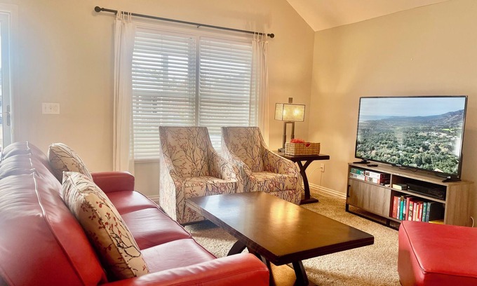 Ozark House | Stylish, Modern 3-bedroom home in Ozark. Near Finley Farms, park, library