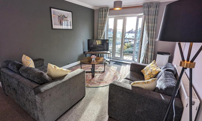 Gamston Apartment | Stylish Modern Apartment, FREE SECURE Parking