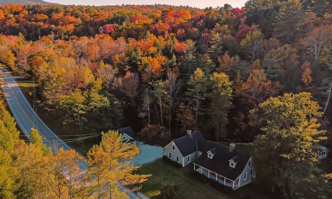Wallingford Other | Stylish Modern Farmhouse with Hot Tub & Cabin