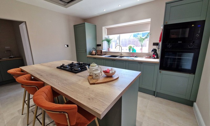 Cwmtaf House | Stylish & Modern 7 Bedroom house