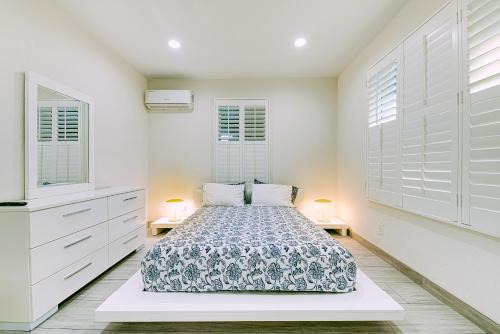 Santa Ana Apartment | Stylish Modern Home, AC, Parking & Near FWYs