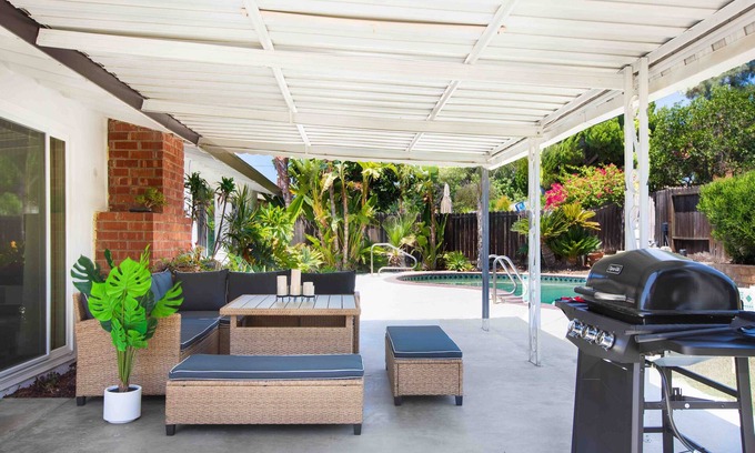 Winnetka House | Stylish Modern House with Pool
