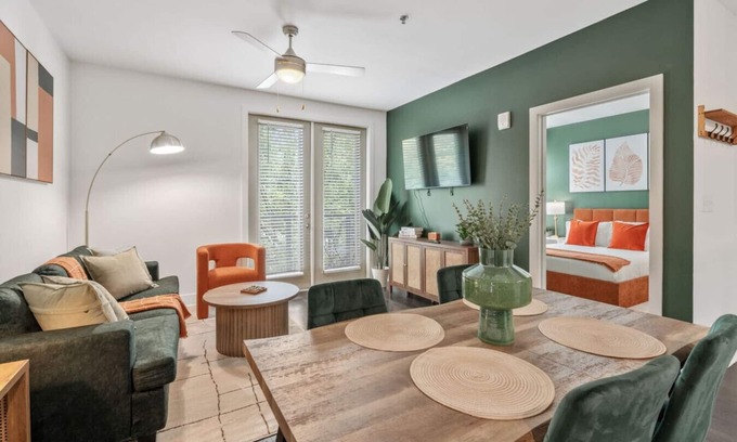 Reynoldstown Apartment | Stylish Modern Queen Suite + Parking, Pet Friendly