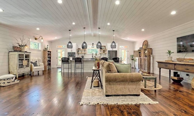 Hayesville Cottage | Stylish Mountain Escape -by Chatuge Home Concierge private, firepit