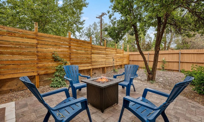 Southside House | Stylish Mountain Home w/Exquisite Studio Loft! Walk to Downtown & NAU!
