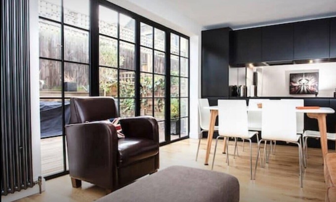 Stockwell Apartment | Stylish Newly Refurbished 2 Bedroom Flat With Terrace