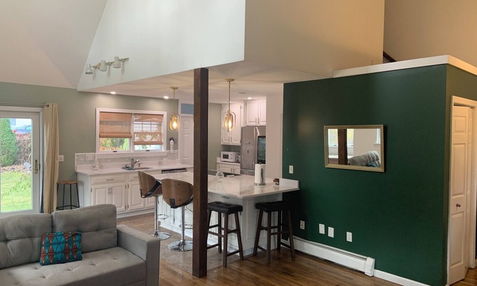 Farmington House | Stylish & Newly Renovated Home – Prime Location!