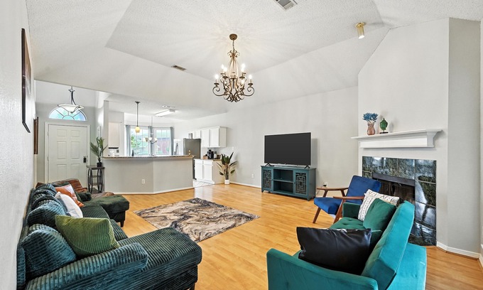 Northwest Carrollton House | Stylish Oasis in Carrollton w/Pool, Big Master,Media Room, Ping Pong Near Ktown