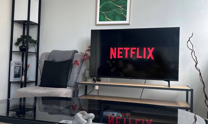 Old Trafford Apartment | Stylish Old Trafford Apartment with Free Parking, WiFi & Board Games