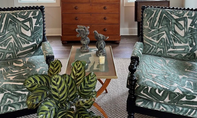 Oxford Cottage | Stylish Oxford getaway! Just a 10-minute walk to Oxford’s historic Downtown Squ.