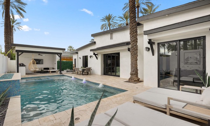 Arcadia Lite Villa | Stylish Paradise Heated Pool & Spa Cabana + Outdoor Kitchen Near Old Town