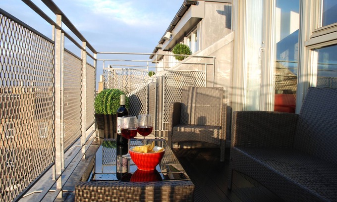 Edinburgh Apartment | Stylish Penthouse Aparment in Edinburgh City Centre with views of the Castle.
