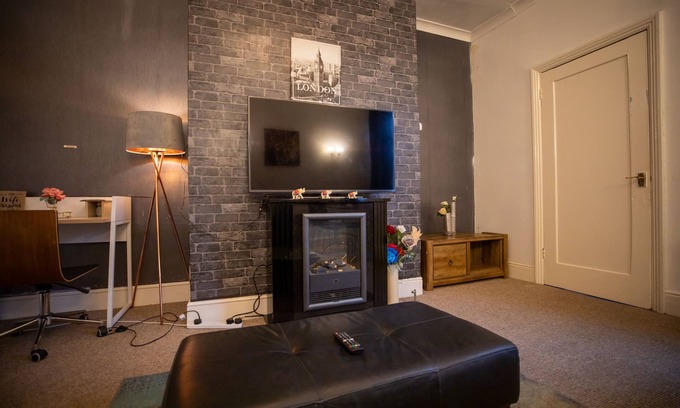 Wallsend Apartment | Stylish place to stay and perfect for group trips.
