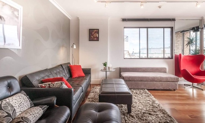 Kings Cross Apartment | Stylish Potts Point with Stunning Harbour Views