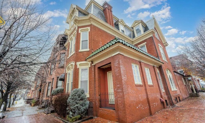 Downtown Harrisburg Apartment | Stylish Private 2 Bed Apt
