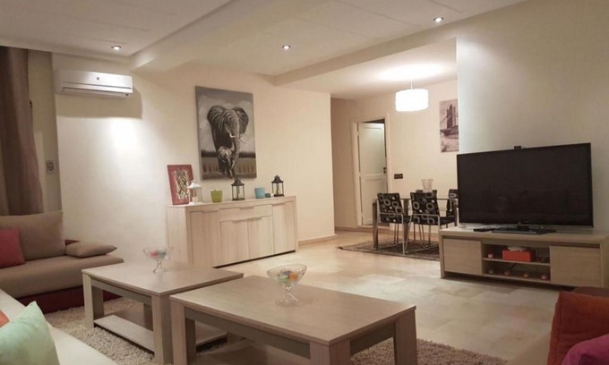 LA GIRONDE Apartment | Stylish Property Perfect for Business & Leisure Trips
