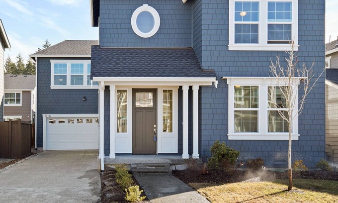 North Creek House | Stylish & Quiet 4Bed & 3Bath Residential Home in Luxury Community