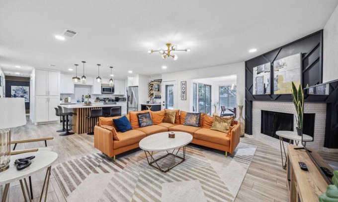 Bedford House | Stylish Renovated 4BD in Bedford + Grill!