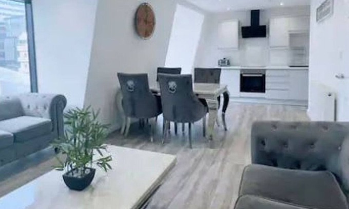 Liverpool City Centre Apartment | Stylish Retreat in Central Liverpool