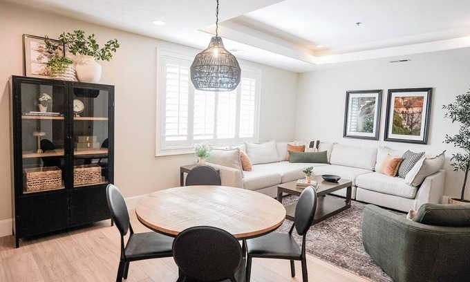 River Bottoms Apartment | Stylish Riverwoods Retreat