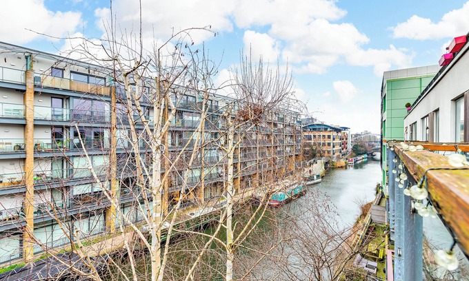 De Beauvoir Apartment | Stylish Shoredtich Flat with Parking + Canal Views