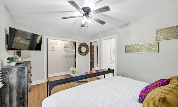 Atlanta House | Stylish Southern Getaway - Mins to top Atl Attractions