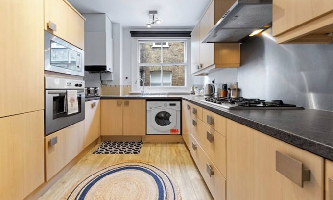 Brondesbury Park Apartment | Stylish Split level 2 bedroom flat in NW London