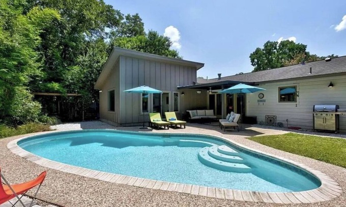 Allandale House | Stylish Stardust Drive Modern Retreat