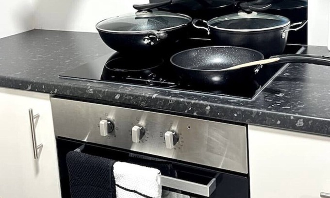 Sheldon Apartment | Stylish Stay 10 mins from NEC, HS2 & BHX Airport