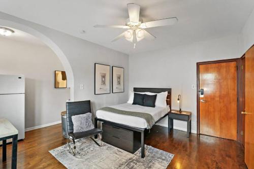 Hyde Park Apartment | Stylish Studio Apt in Chicago - Dorchester 209