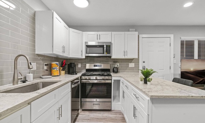 Clarksville Apartment | Stylish Studio Downtown Evonify